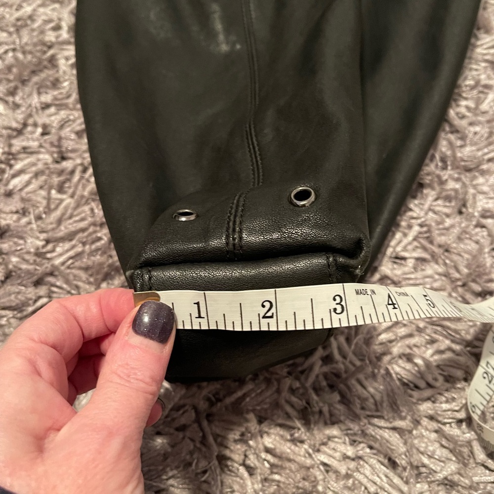 Authentic Burberry tote with dust bag. Like new condition. - Picture 9 of 15
